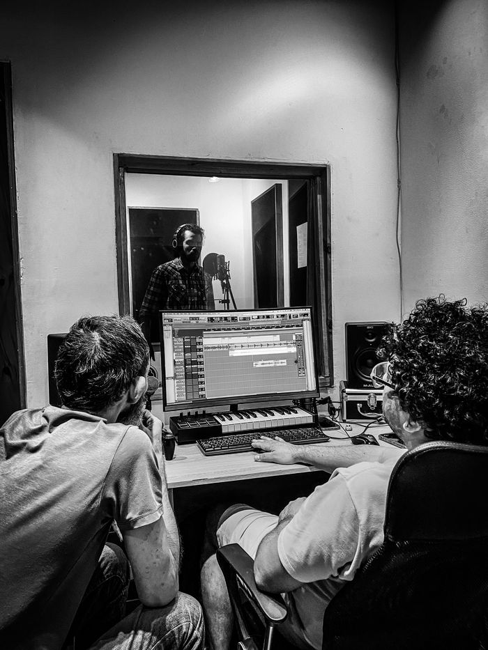 Franc grabando Caminando Fuego — Día 2
